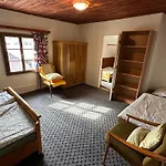 Hnizdo Semesterbostad *